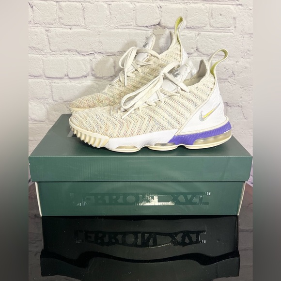 Nike LeBron XVI 16 Buzz Lightyear Mid. In Original Box. AQ2465-102. Size 4.5Y - Picture 8 of 16